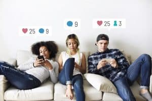 Social Media & Mood: 15% Anxiety Increase for US Daily Users