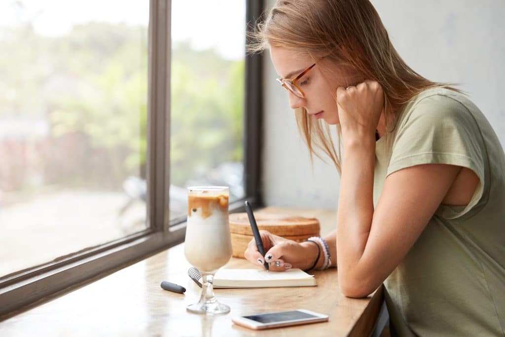 The Benefits of Journaling: 5 Minutes for Mental Clarity